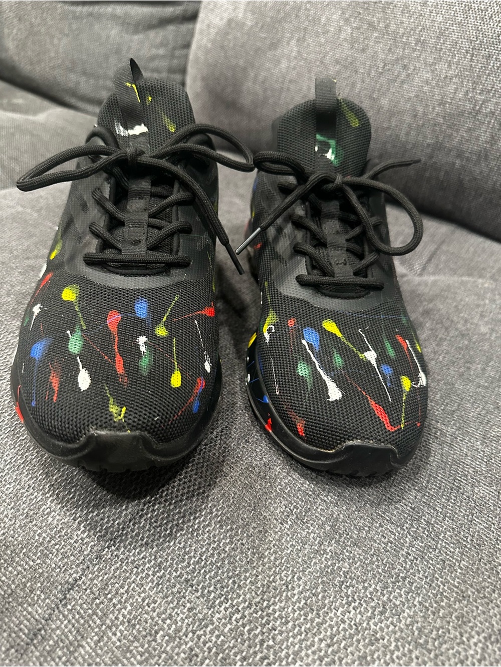 Black Men's Sneakers with Multicolor Paint-Splash Accents Men Size 8